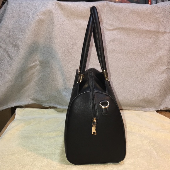 Black Duffle Handbag, Unbranded - Picture 4 of 15